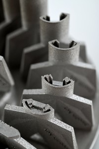 detail výrobního procesu 3D tisku klíčů - produktová a reklamní foto pro eshop a katalog a tiskoviny