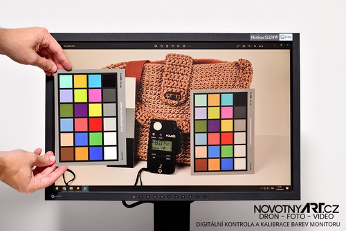 Zkalibrovaný monitor - s referenční barevnou tabulkou