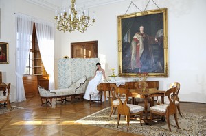 Svatební portrét nevěsty v interiérech rychnovského zámku